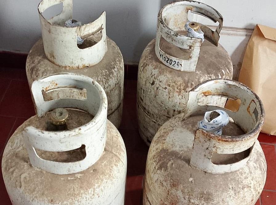 Allanaron una casa en Villa Hipódromo y recuperaron parte del botín de un robo en una YPF