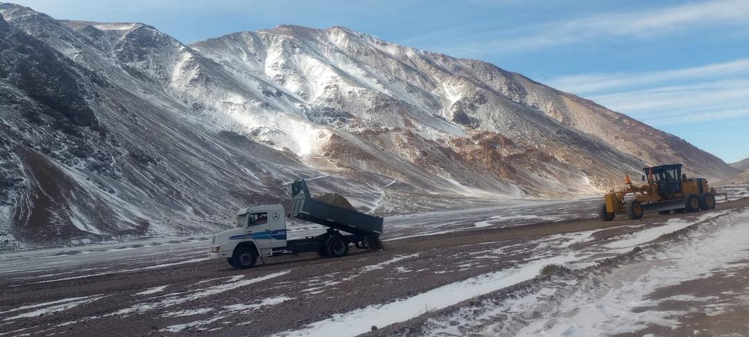 Avanzan obras de mantenimiento sobre la Ruta Nacional 150 para mejorar el acceso al Paso de Agua Negra