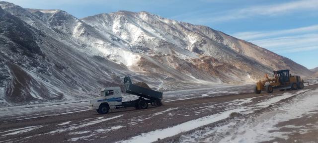 Avanzan obras de mantenimiento sobre la Ruta Nacional 150 para mejorar el acceso al Paso de Agua Negra