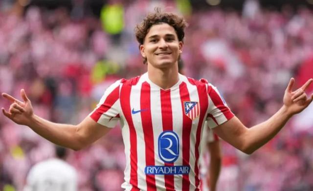 Barcelona formalizó una propuesta de 100 millones de euros por Julián Álvarez