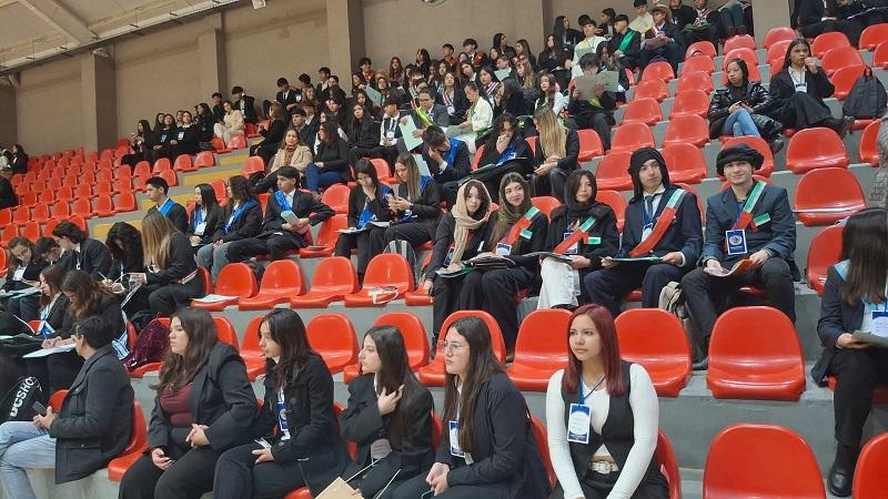 Más de diez colegios sanjuaninos toman Rawson y juegan a ser diplomáticos