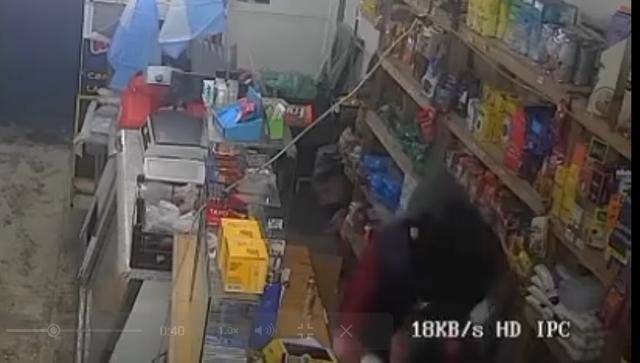 Difunden el video de un asalto a un almacén en barrio Cabot