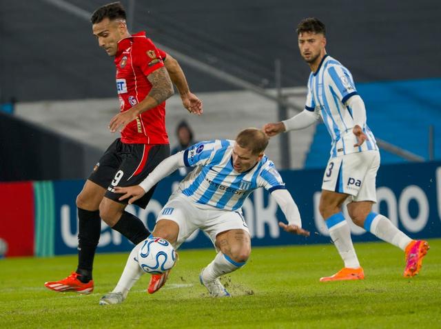 Racing no pudo sostener la reacción y quedó afuera en Avellaneda