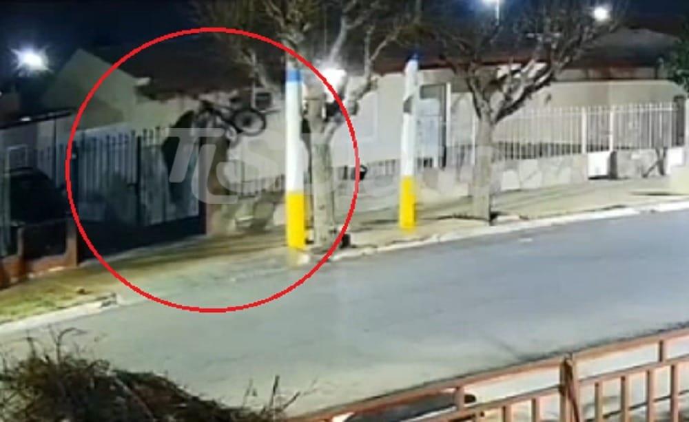 Dos hombres actuaron en conjunto y sustrajeron una bicicleta en Rawson