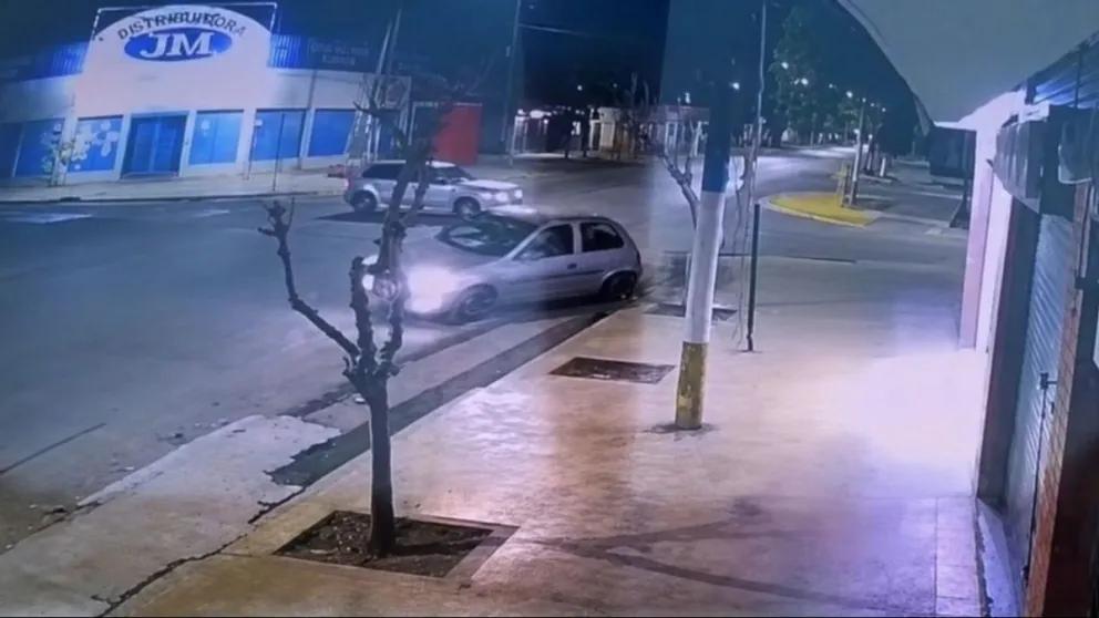 Rawson: un auto embistió a otro en plena esquina y se dio a la fuga