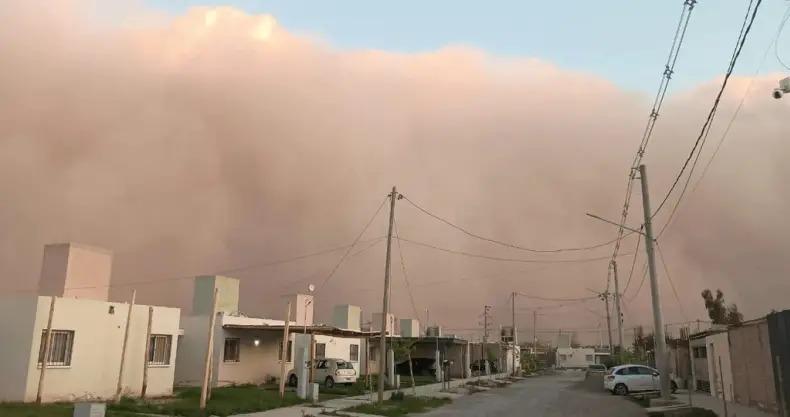 San Juan arranca la semana con Zonda, calor fuera de época y ráfagas fuertes