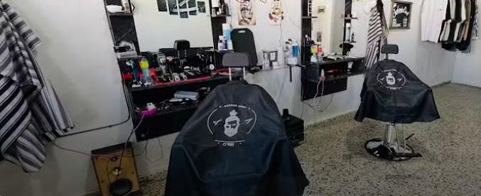 Tres encapuchados asaltaron un comercio y se llevaron máquinas, una consola y dinero