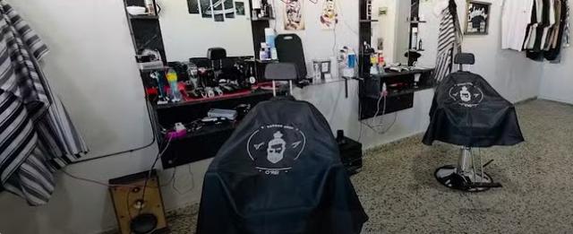 Tres encapuchados asaltaron un comercio y se llevaron máquinas, una consola y dinero