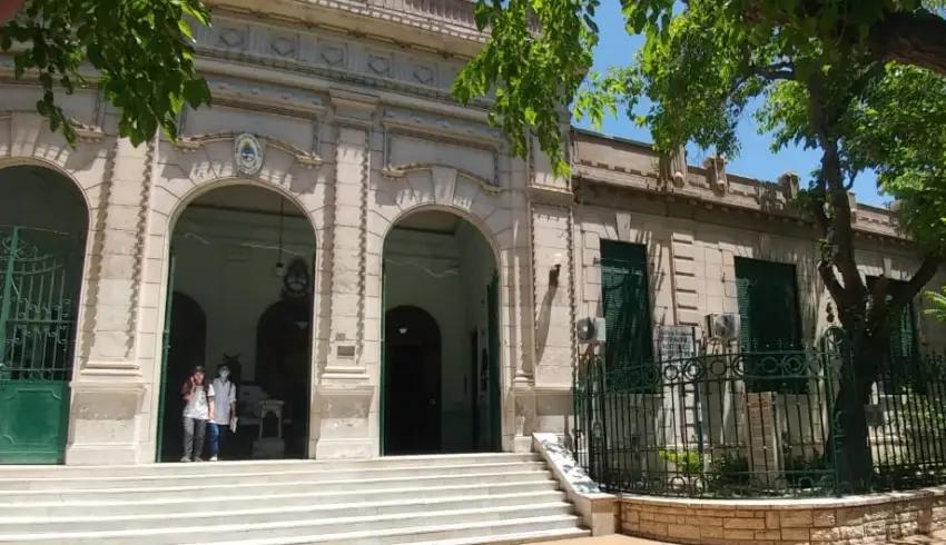 La Normal Sarmiento salió a explicar cómo controla sus accesos tras el fuerte reclamo de una mamá
