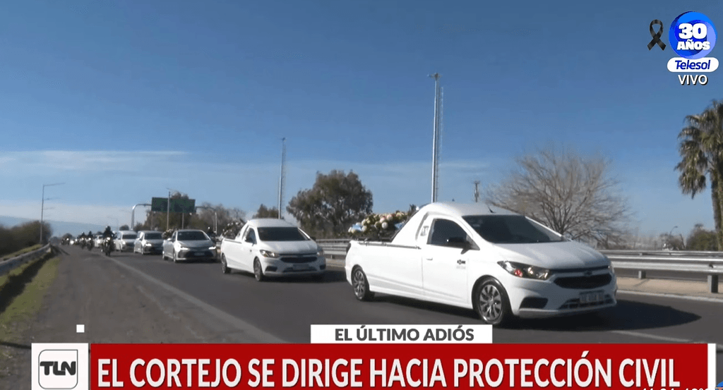 El cortejo fúnebre de las víctimas de la tragedia aérea recorre San Juan en vivo