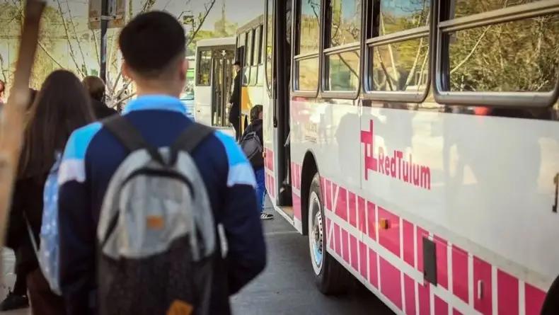 El Gobierno explicó por qué algunos beneficiarios del Boleto Escolar Gratuito fueron cobrados