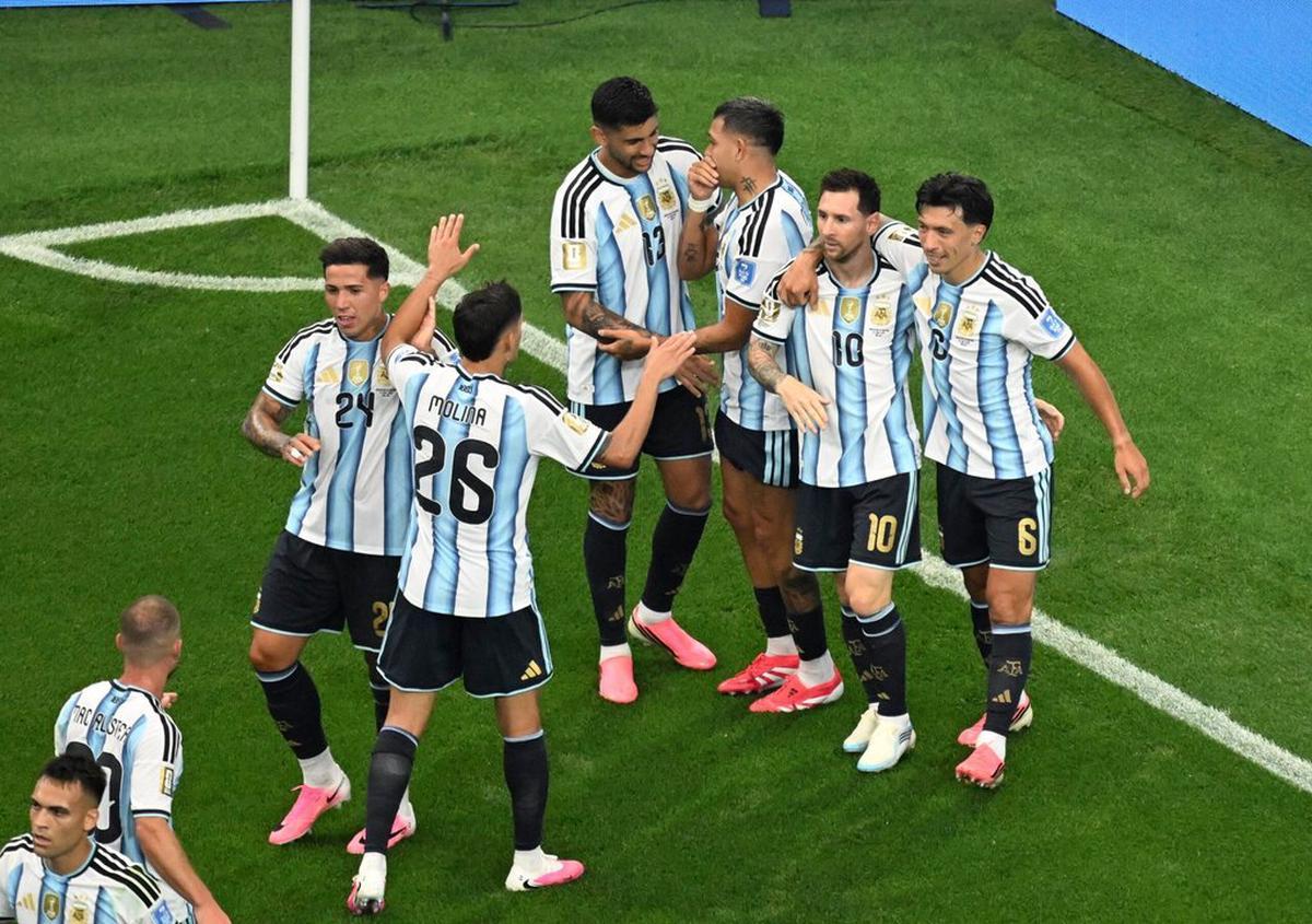 La Albiceleste enfrenta a Cabo Verde en el primer duelo de eliminación directa