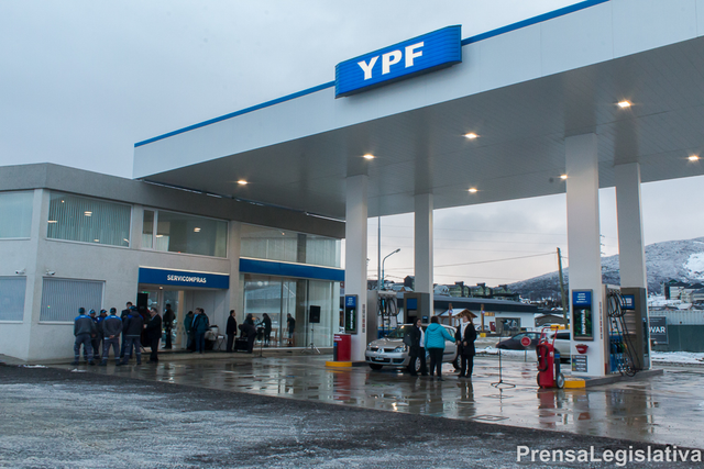 YPF analiza esta semana si actualiza los precios de nafta y gasoil