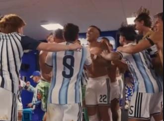 La Selección argentina celebró en el vestuario su clasificación tras vencer a Egipto