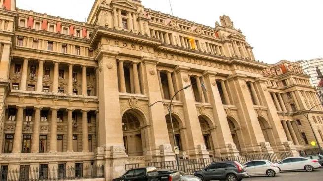 La Corte dejó firmes a los jueces de la causa universitaria y Milei sumó otro traspié