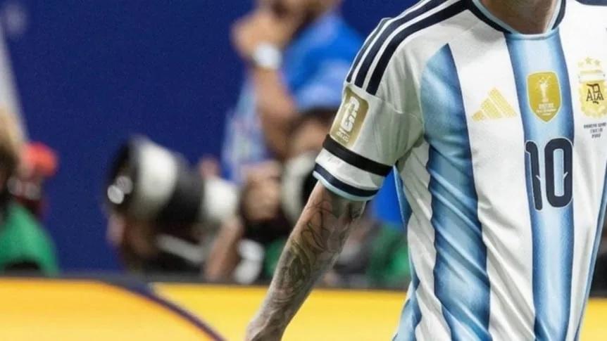 Argentina juega con brazalete negro por la muerte de Antonio Rattín
