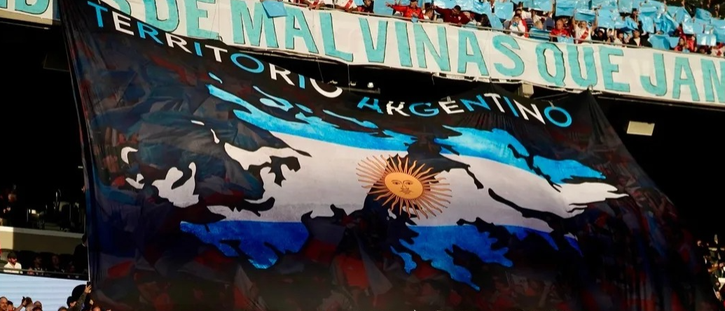 El operativo para Argentina-Inglaterra vetó el ingreso de banderas y símbolos vinculados a Malvinas