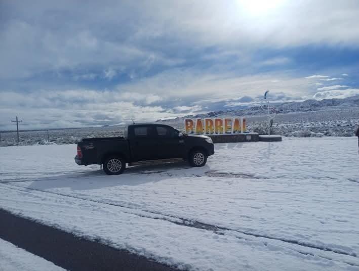 "No veíamos una nevada así desde los 90": Calingasta enfrenta un temporal histórico con cortes de luz y serios problemas
