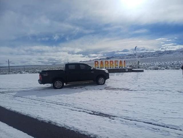 "No veíamos una nevada así desde los 90": Calingasta enfrenta un temporal histórico con cortes de luz y serios problemas