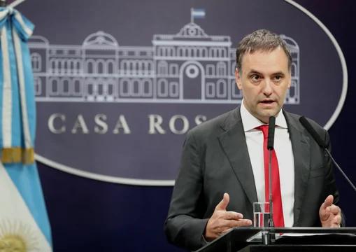 La oposición amplía la presión sobre Adorni y suma movimientos para forzar su comparecencia