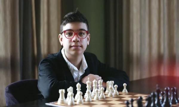 Faustino Oro alcanzó el título de Gran Maestro y marcó un nuevo récord