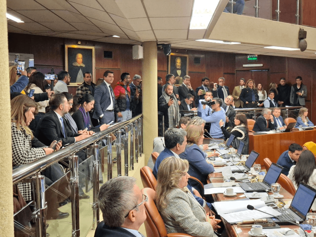 Intendentes peronistas se bajaron de la sesión y dejaron expuesto su enojo