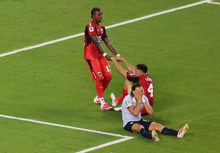 Uruguay no pudo cerrarlo y quedó contra las cuerdas en el Grupo H