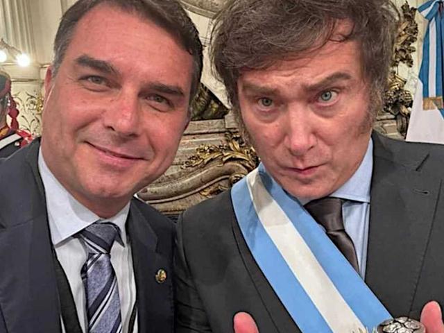 Milei se mostrará en San Pablo para apoyar a Flavio Bolsonaro y recibir una distinción oficial