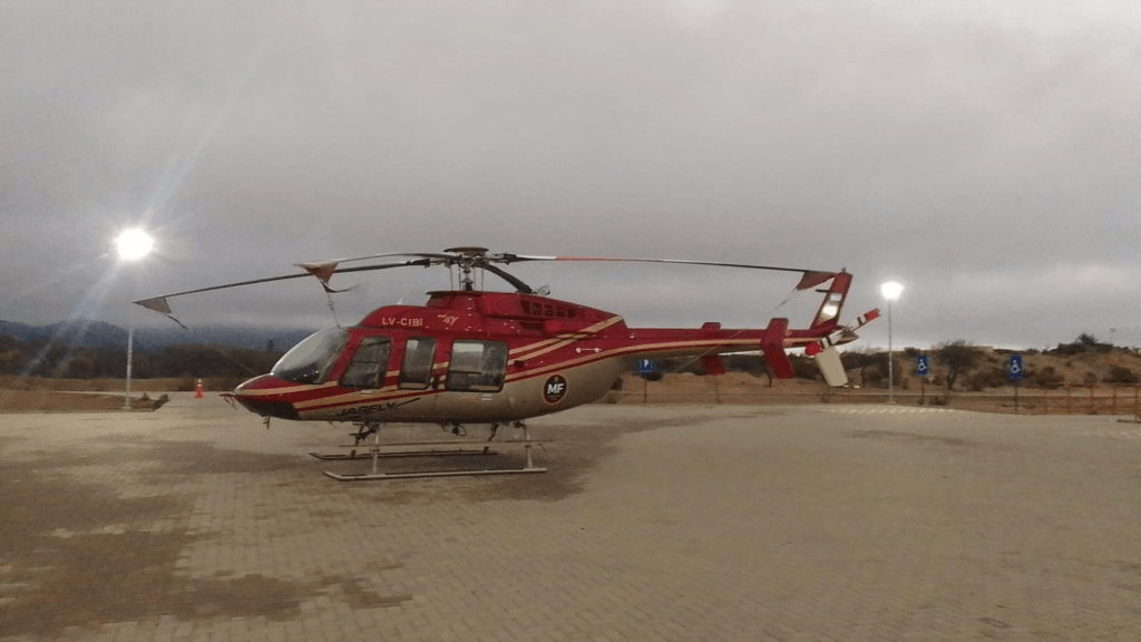 Un helicóptero se suma al rescate de las víctimas del accidente aéreo en Valle Fértil