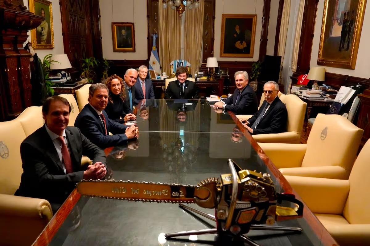 Milei se reunió con la cúpula de Bayer mientras sigue la pulseada por las patentes