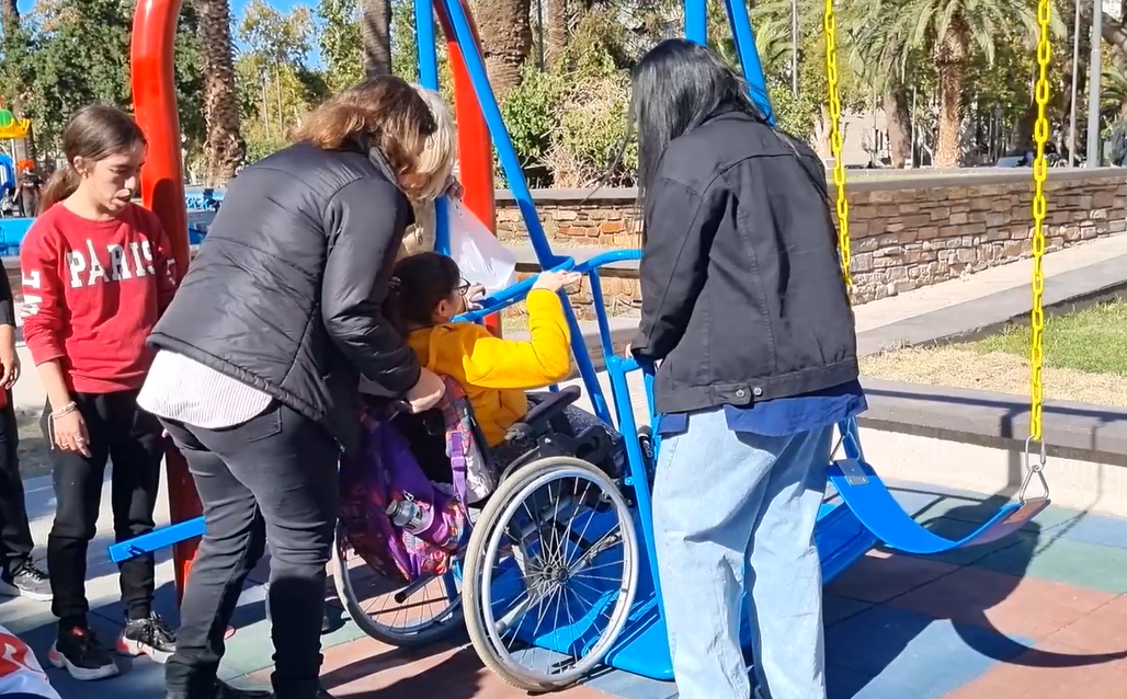 Personas con discapacidad evaluaron la renovada Plaza Aberastain y dejaron su mirada