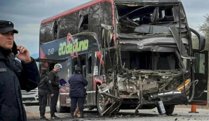 Sigue la pesquisa por el choque fatal en Salta que dejó un muerto y varios heridos