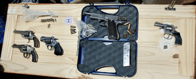 Cuatro detenidos y secuestro de armas en una causa por un ataque armado en Chimbas