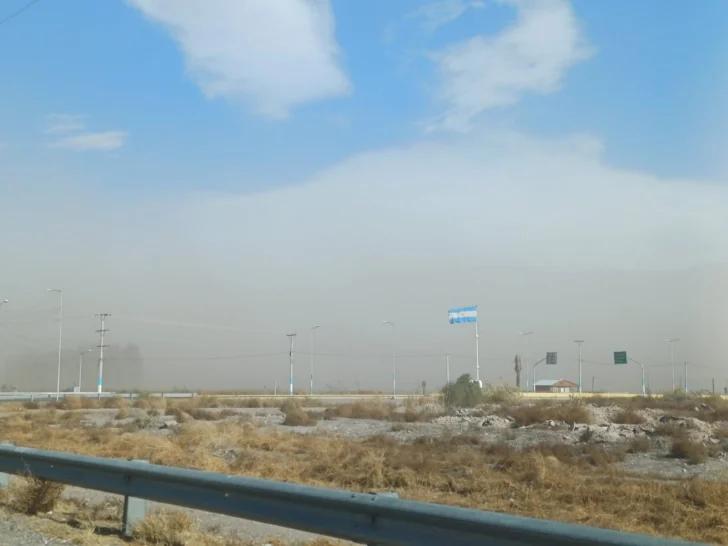 Vialidad Nacional mantiene habilitadas las rutas, pero pide extremar cuidados por viento Zonda