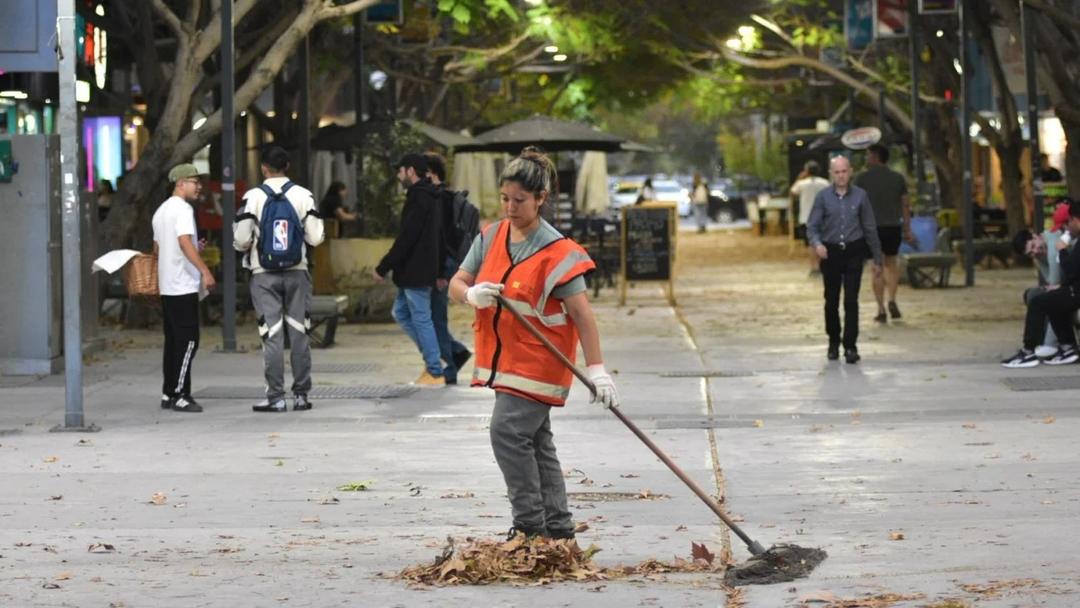 La Capital programa una semana de tareas en plazas y espacios verdes del sur