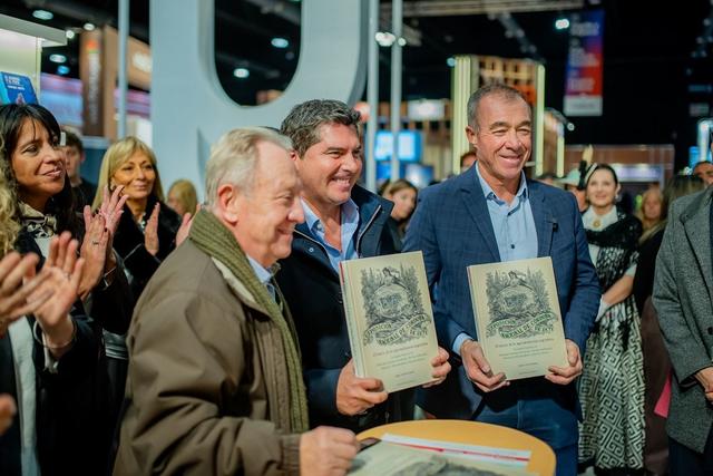 Orrego recorrió la Feria del Libro y respaldó a expositores de San Juan en Buenos Aires