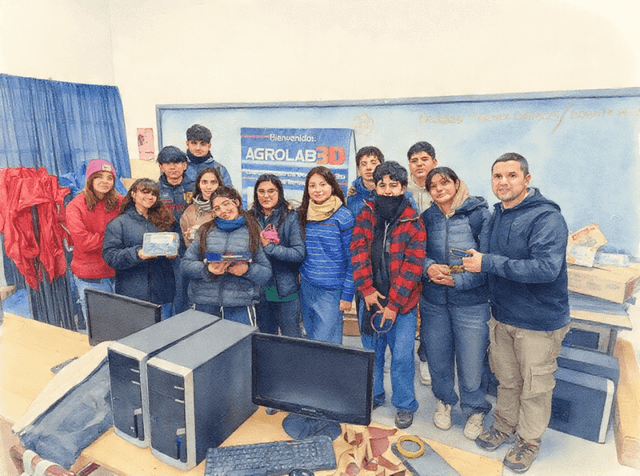 Una escuela de Valle Fértil fabrica prótesis en 3D para enviar a damnificados en Venezuela