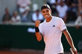 Cerúndolo avanzó en París tras vencer a Gaston y sigue en carrera en Roland Garros