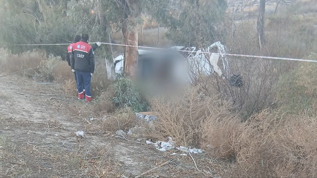 Dos personas murieron tras el vuelco de una camioneta en un desagüe sobre Ruta 20