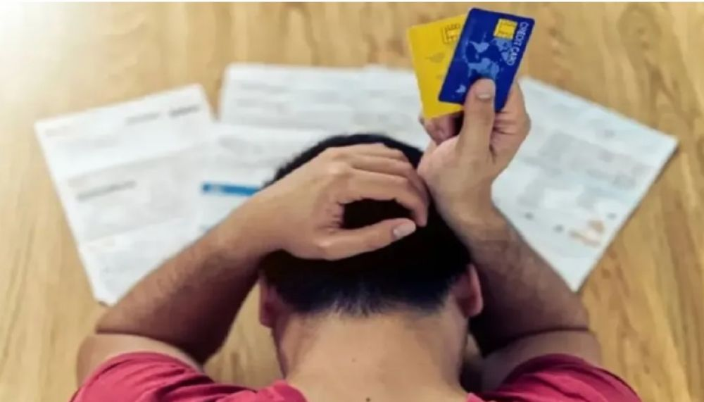 Seis de cada diez argentinos recurrió a deuda para cubrir gastos básicos