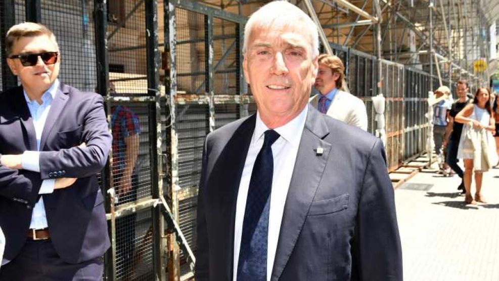 Álvaro González le respondió a Milei y agitó la interna por Adorni