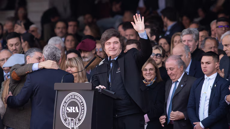 Milei defendió el giro económico y apuntó contra el viejo cepo en Palermo