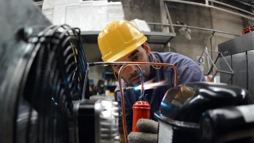 El empleo formal volvió a retroceder y acumula casi 41.000 bajas en doce meses