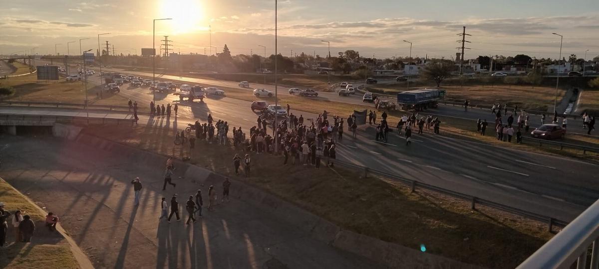 Tras el hallazgo de Agostina Vega, familiares y vecinos salieron a cortar rutas y hubo tensión con automovilistas