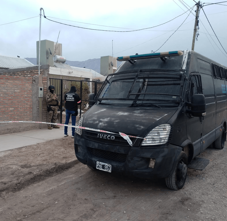 Allanamientos en Las Pampas: la Justicia Federal mueve el tablero y ya hay droga secuestrada