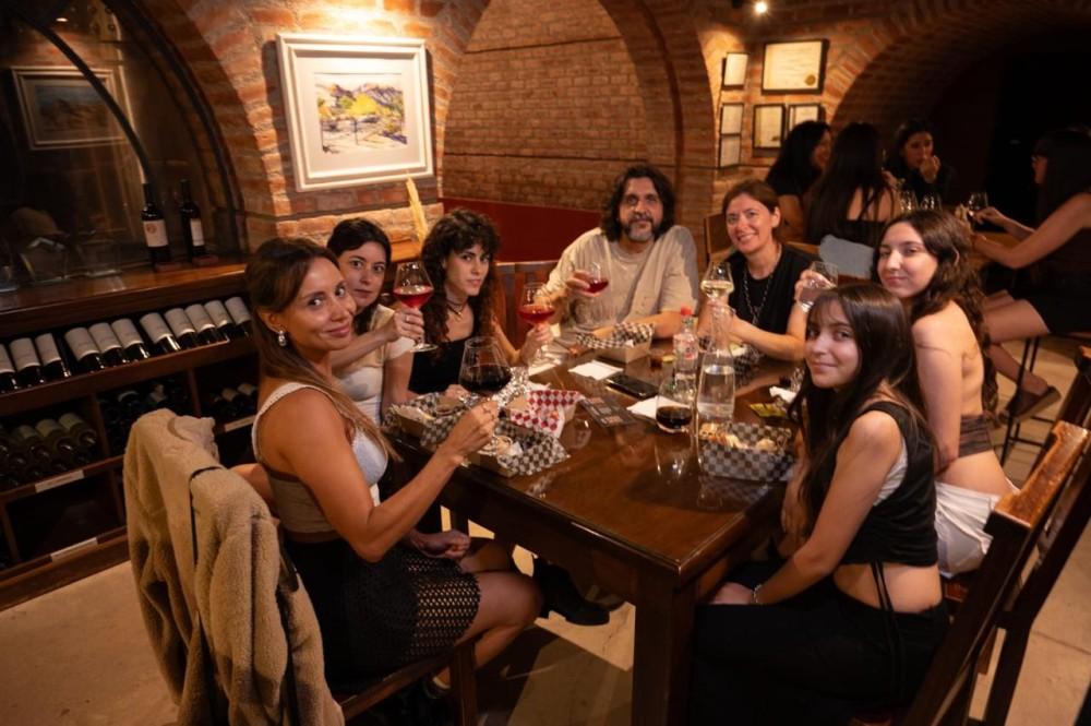 Astrovinos y feria con sabor local toman el Chalet Cantoni