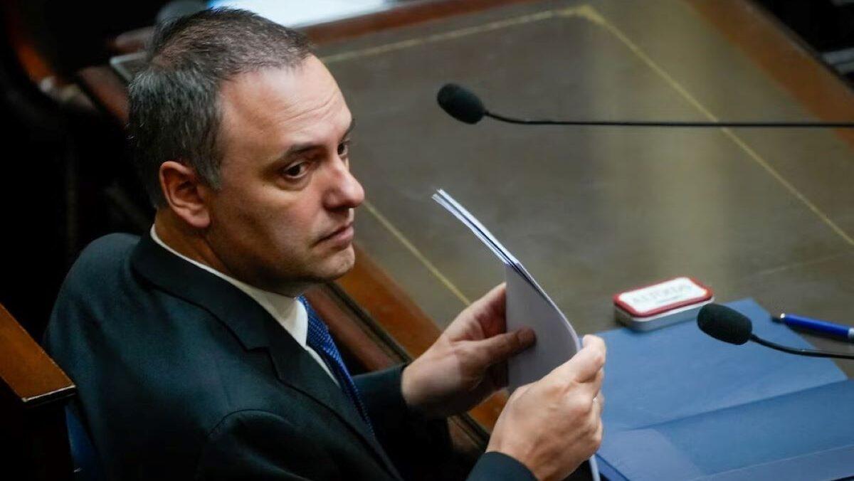 “Me han tratado de delincuente y corrupto”: el fuerte mensaje de Adorni al anunciar su renuncia