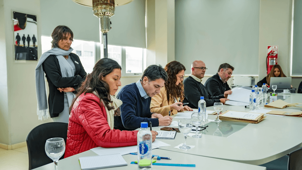 Cinco firmas pujan por zonas mineras estratégicas en Iglesia y Calingasta