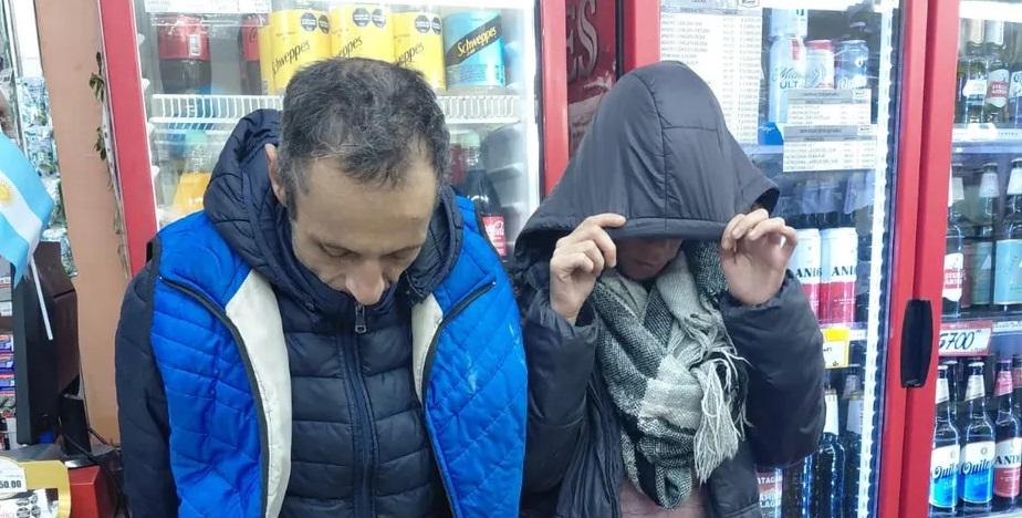 Quisieron llevarse fiambres sin pagar y terminaron presos