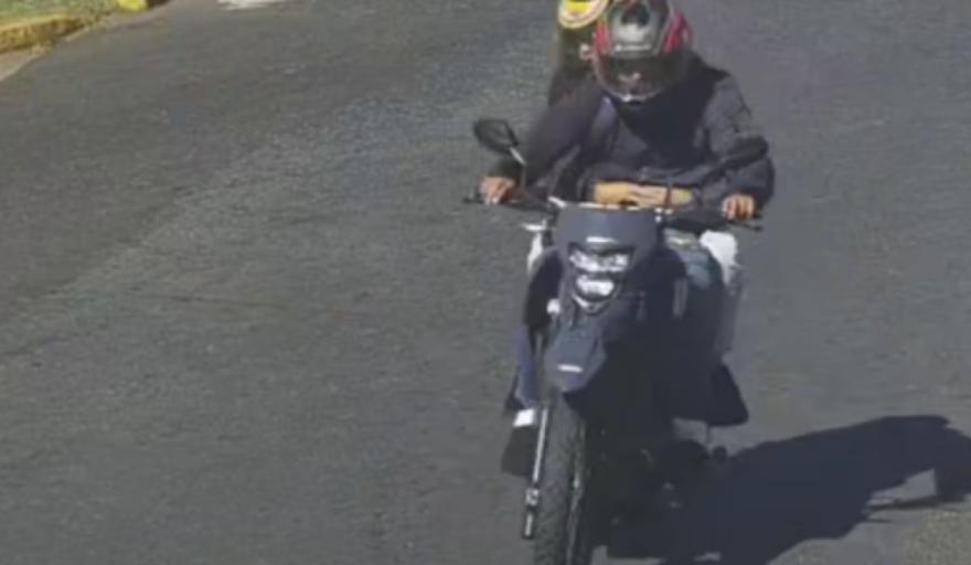 Dos ataques en moto sacudieron San Juan: un niño fue golpeado y una mujer perdió sus cosas al salir del banco